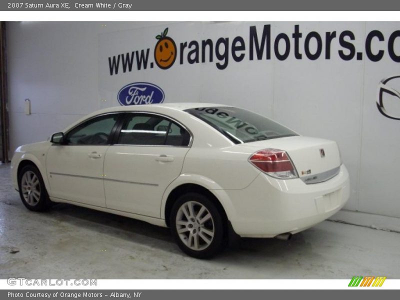 Cream White / Gray 2007 Saturn Aura XE