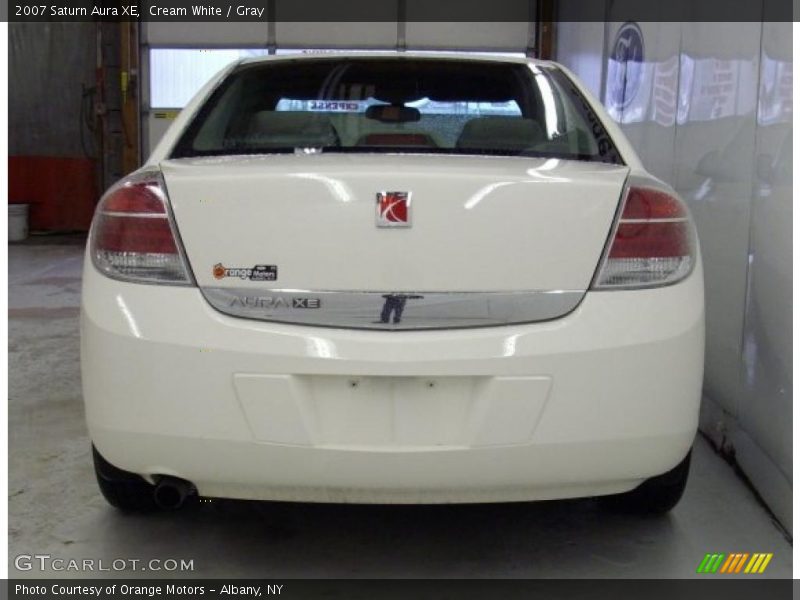 Cream White / Gray 2007 Saturn Aura XE