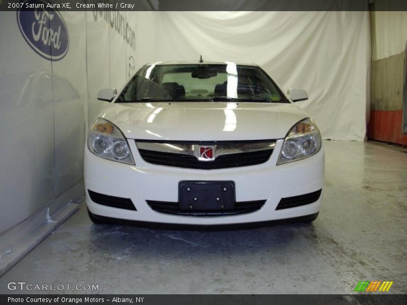 Cream White / Gray 2007 Saturn Aura XE