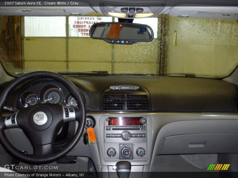 Cream White / Gray 2007 Saturn Aura XE