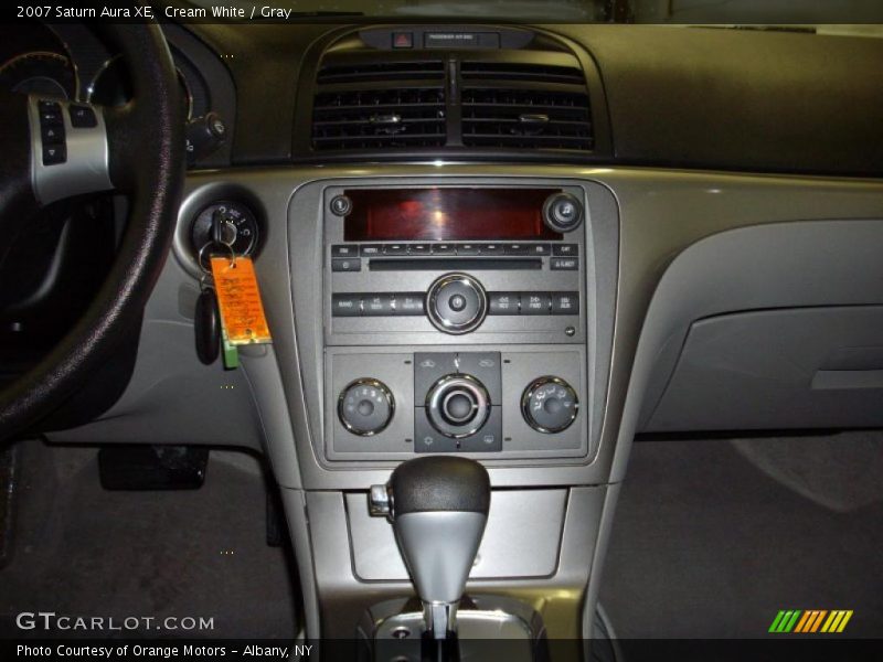 Cream White / Gray 2007 Saturn Aura XE