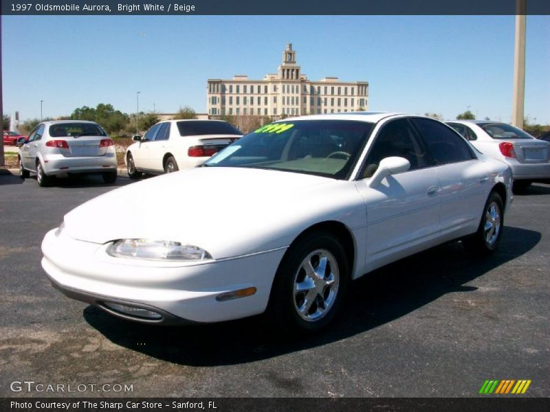 Bright White / Beige 1997 Oldsmobile Aurora