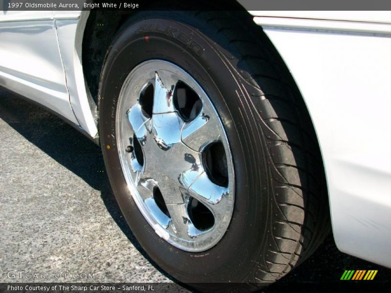 Bright White / Beige 1997 Oldsmobile Aurora