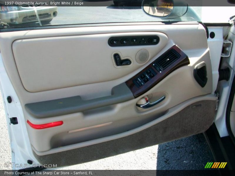 Bright White / Beige 1997 Oldsmobile Aurora