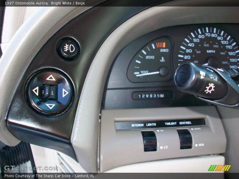 Bright White / Beige 1997 Oldsmobile Aurora