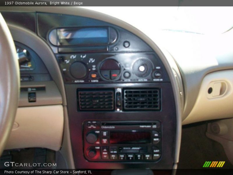 Bright White / Beige 1997 Oldsmobile Aurora