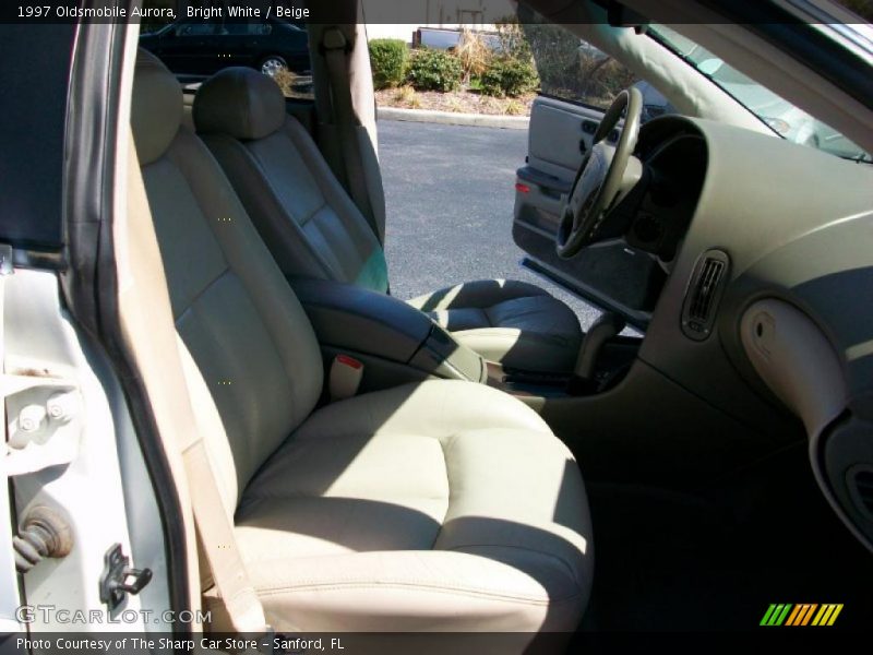 Bright White / Beige 1997 Oldsmobile Aurora