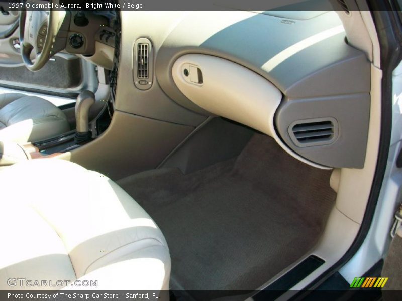 Bright White / Beige 1997 Oldsmobile Aurora