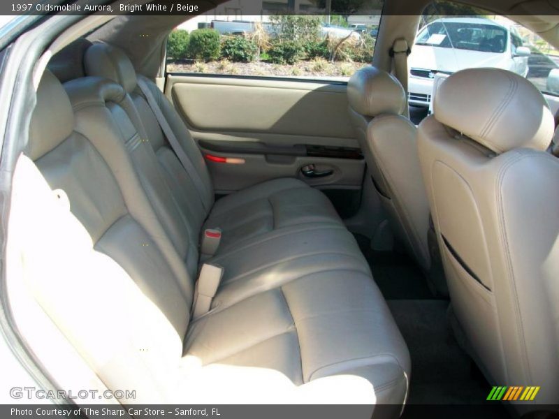 Bright White / Beige 1997 Oldsmobile Aurora