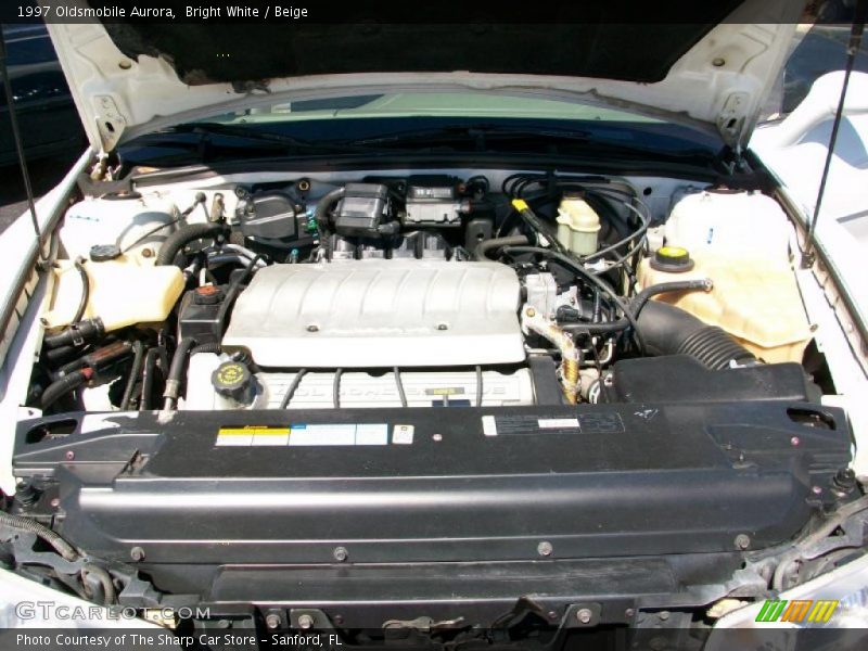 Bright White / Beige 1997 Oldsmobile Aurora