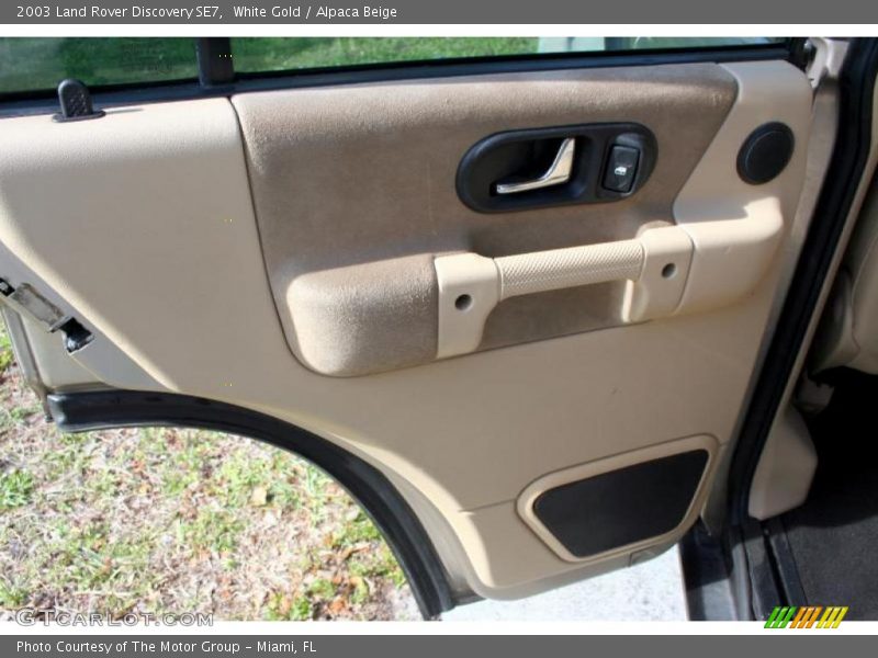 White Gold / Alpaca Beige 2003 Land Rover Discovery SE7