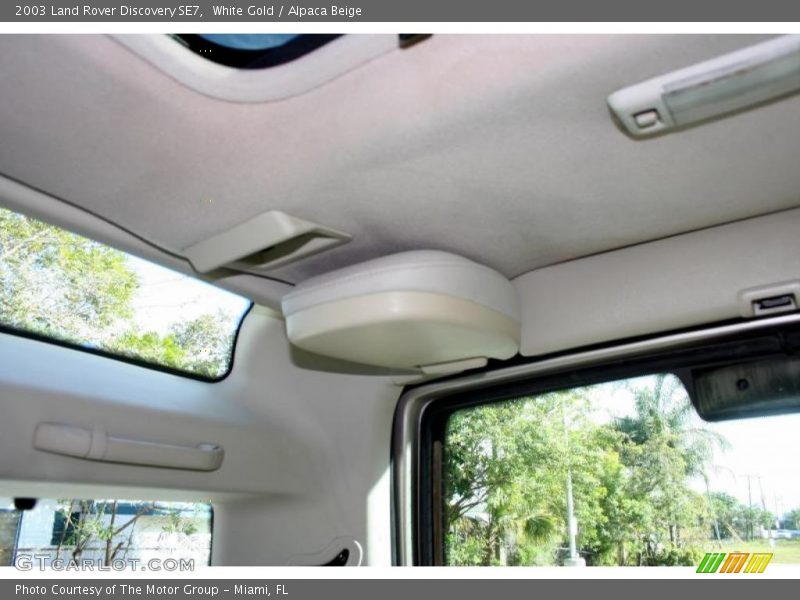 White Gold / Alpaca Beige 2003 Land Rover Discovery SE7