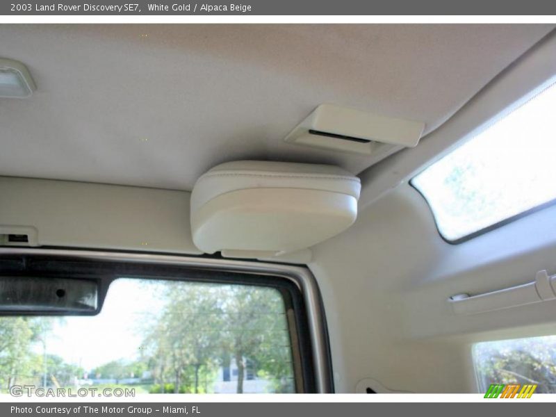 White Gold / Alpaca Beige 2003 Land Rover Discovery SE7
