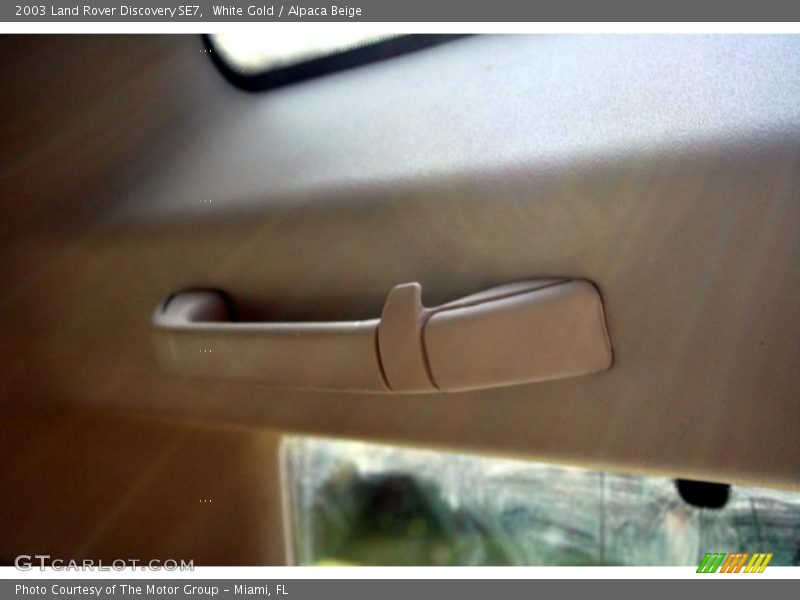 White Gold / Alpaca Beige 2003 Land Rover Discovery SE7