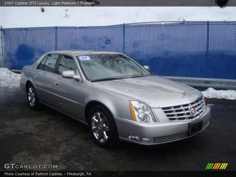 Light Platinum / Titanium 2007 Cadillac DTS Luxury
