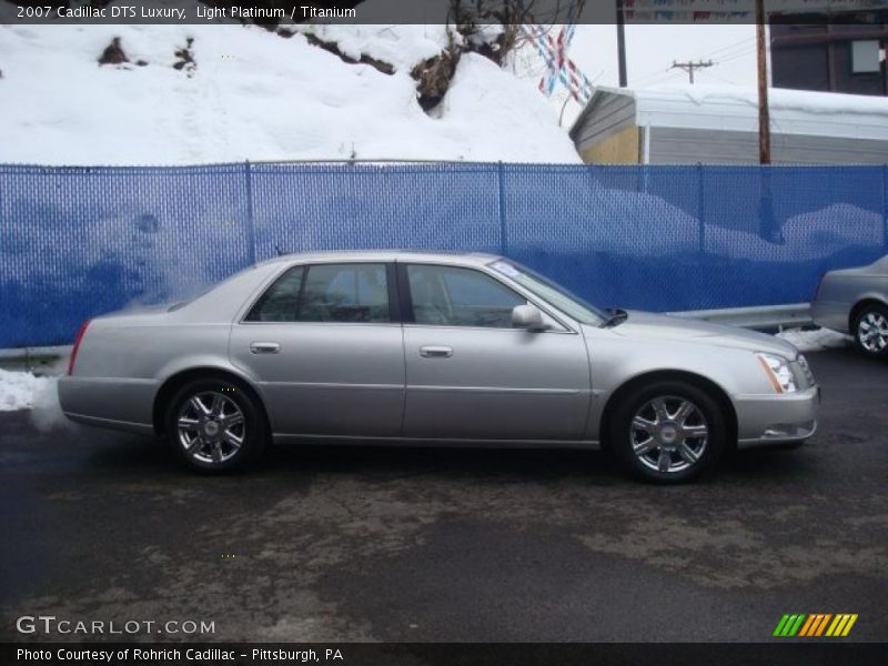 Light Platinum / Titanium 2007 Cadillac DTS Luxury