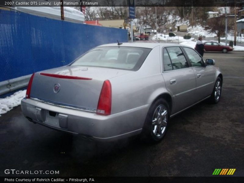 Light Platinum / Titanium 2007 Cadillac DTS Luxury