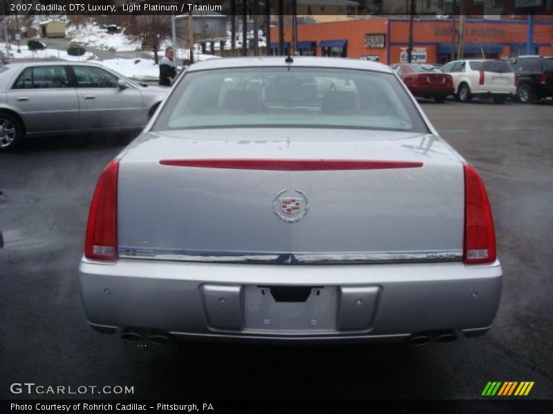 Light Platinum / Titanium 2007 Cadillac DTS Luxury