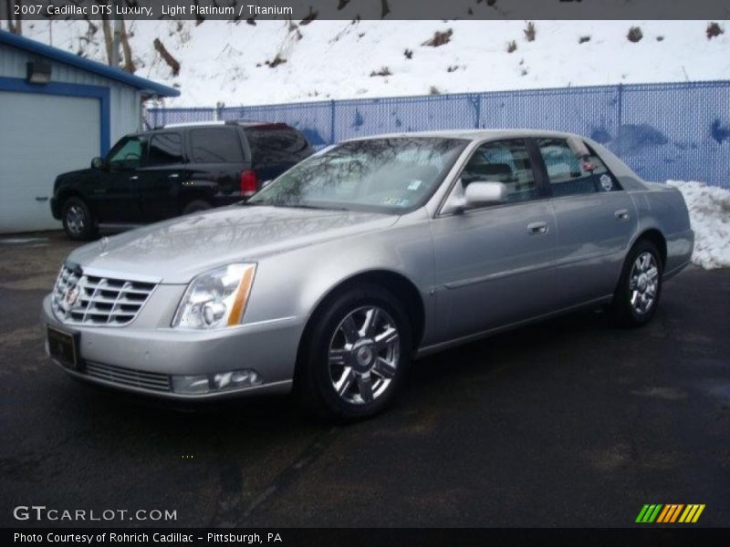 Light Platinum / Titanium 2007 Cadillac DTS Luxury