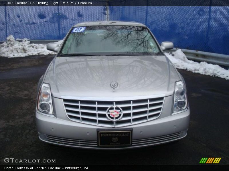 Light Platinum / Titanium 2007 Cadillac DTS Luxury