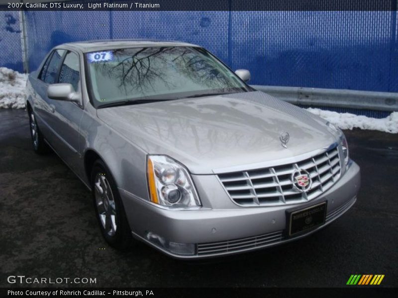 Light Platinum / Titanium 2007 Cadillac DTS Luxury