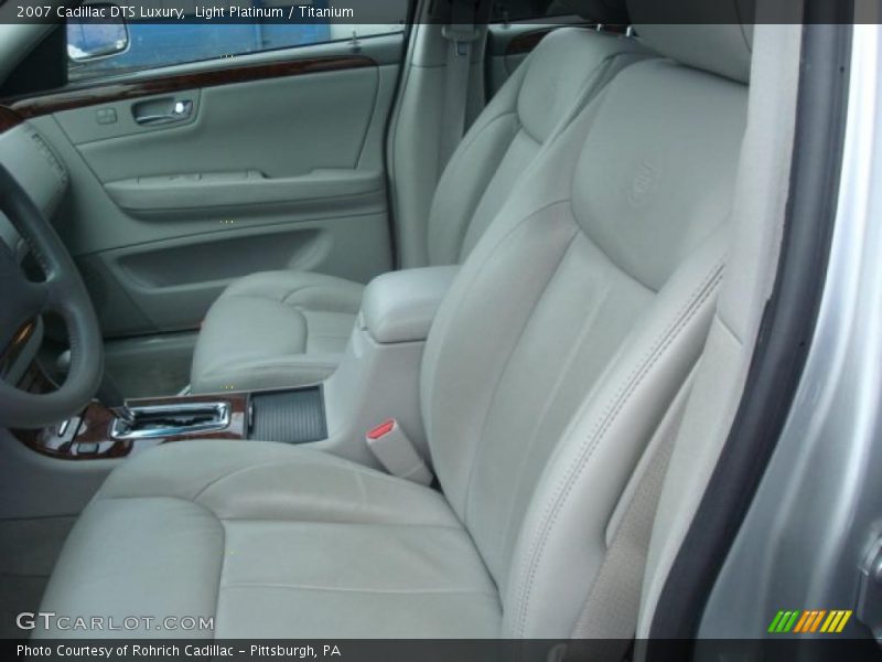 Light Platinum / Titanium 2007 Cadillac DTS Luxury