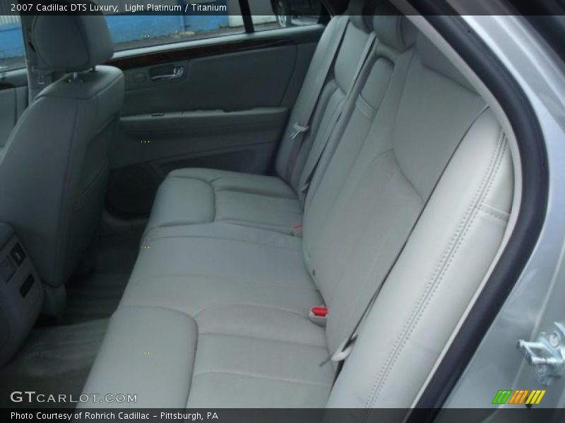 Light Platinum / Titanium 2007 Cadillac DTS Luxury