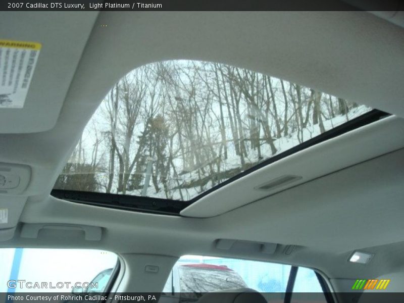 Light Platinum / Titanium 2007 Cadillac DTS Luxury