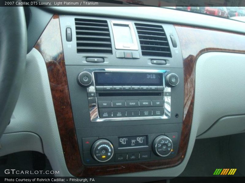 Light Platinum / Titanium 2007 Cadillac DTS Luxury