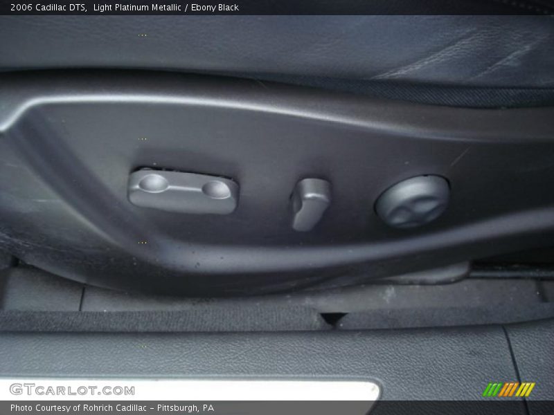 Light Platinum Metallic / Ebony Black 2006 Cadillac DTS