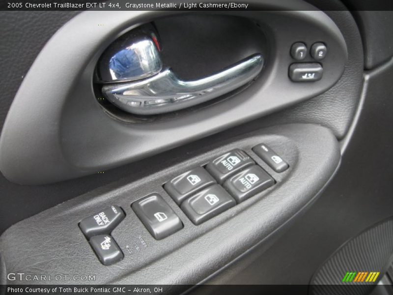 Graystone Metallic / Light Cashmere/Ebony 2005 Chevrolet TrailBlazer EXT LT 4x4