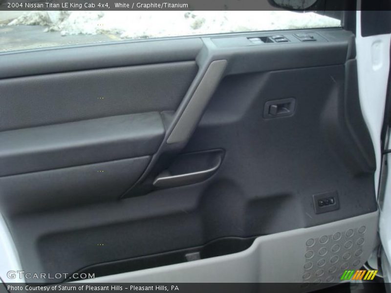 White / Graphite/Titanium 2004 Nissan Titan LE King Cab 4x4