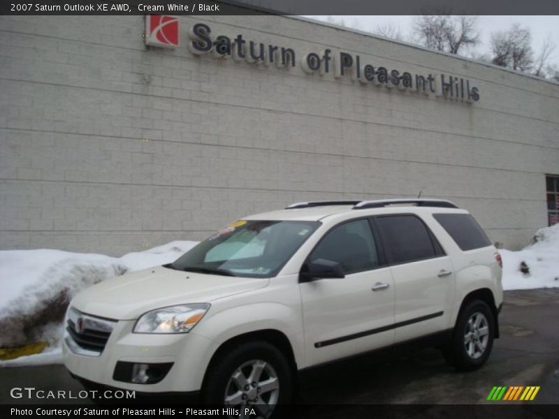 Cream White / Black 2007 Saturn Outlook XE AWD
