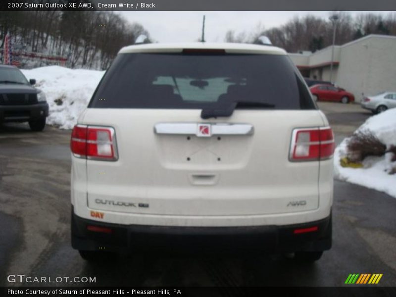 Cream White / Black 2007 Saturn Outlook XE AWD
