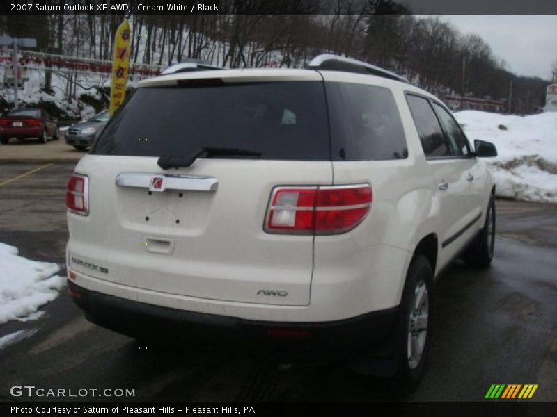 Cream White / Black 2007 Saturn Outlook XE AWD