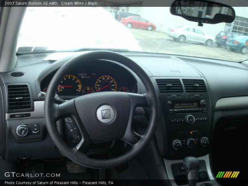 Cream White / Black 2007 Saturn Outlook XE AWD
