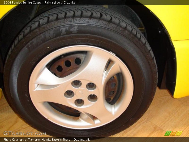 Rally Yellow / Graphite 2004 Pontiac Sunfire Coupe
