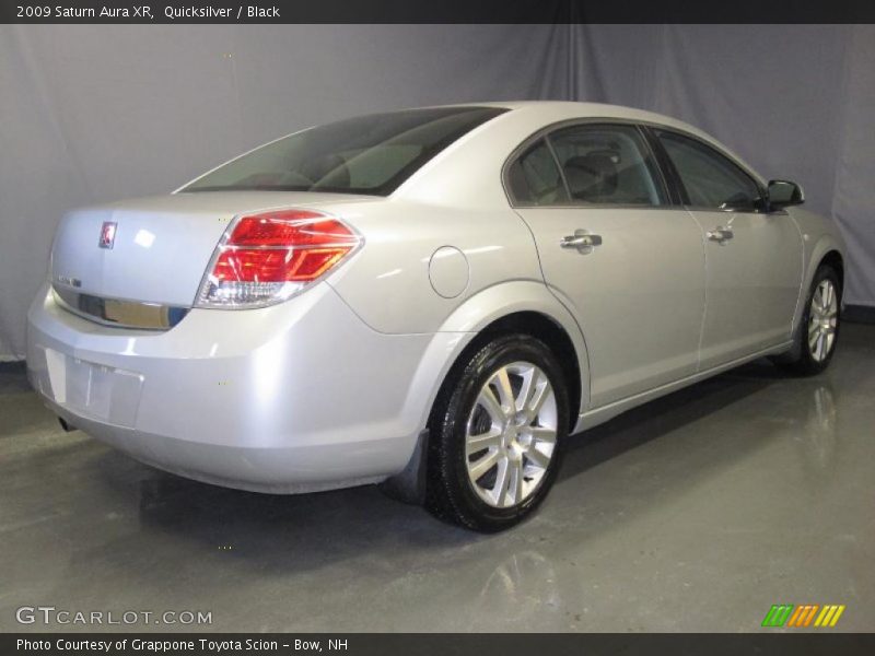 Quicksilver / Black 2009 Saturn Aura XR