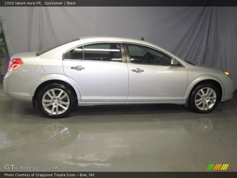 Quicksilver / Black 2009 Saturn Aura XR