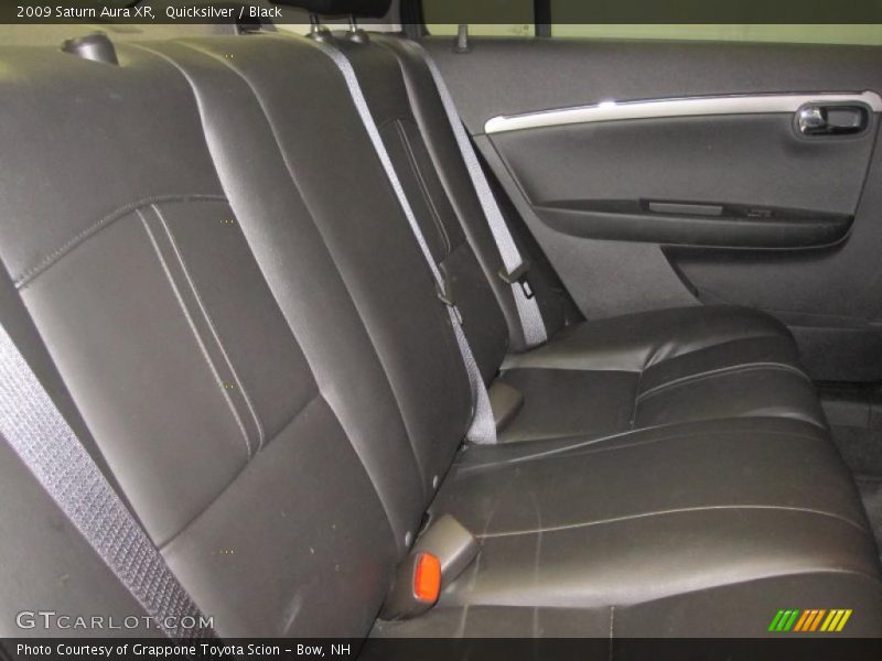 Quicksilver / Black 2009 Saturn Aura XR