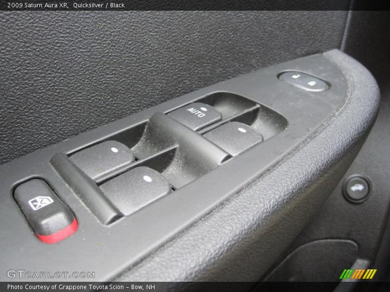 Quicksilver / Black 2009 Saturn Aura XR