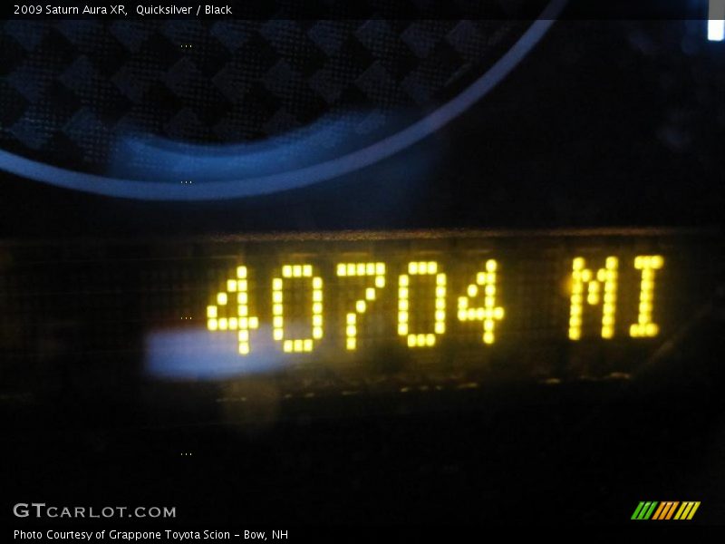 Quicksilver / Black 2009 Saturn Aura XR