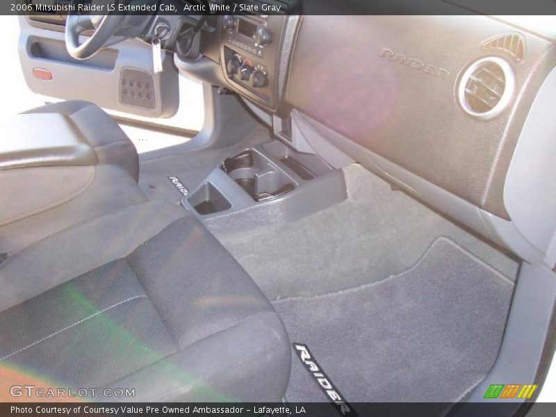 Arctic White / Slate Gray 2006 Mitsubishi Raider LS Extended Cab