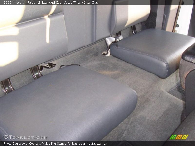 Arctic White / Slate Gray 2006 Mitsubishi Raider LS Extended Cab