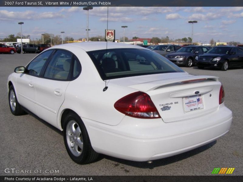 Vibrant White / Medium/Dark Pebble 2007 Ford Taurus SE