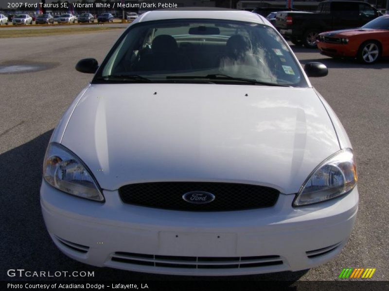 Vibrant White / Medium/Dark Pebble 2007 Ford Taurus SE