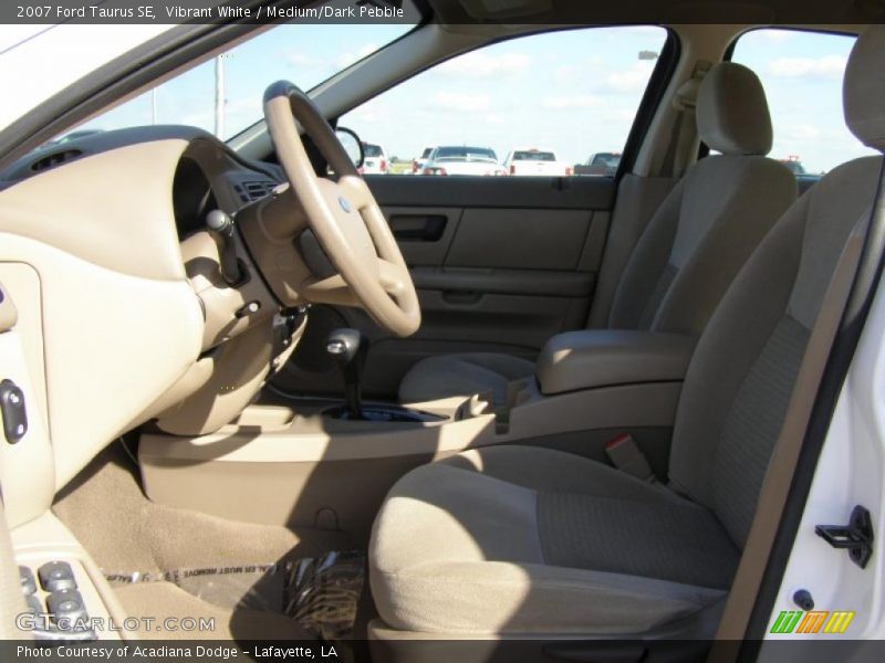 Vibrant White / Medium/Dark Pebble 2007 Ford Taurus SE