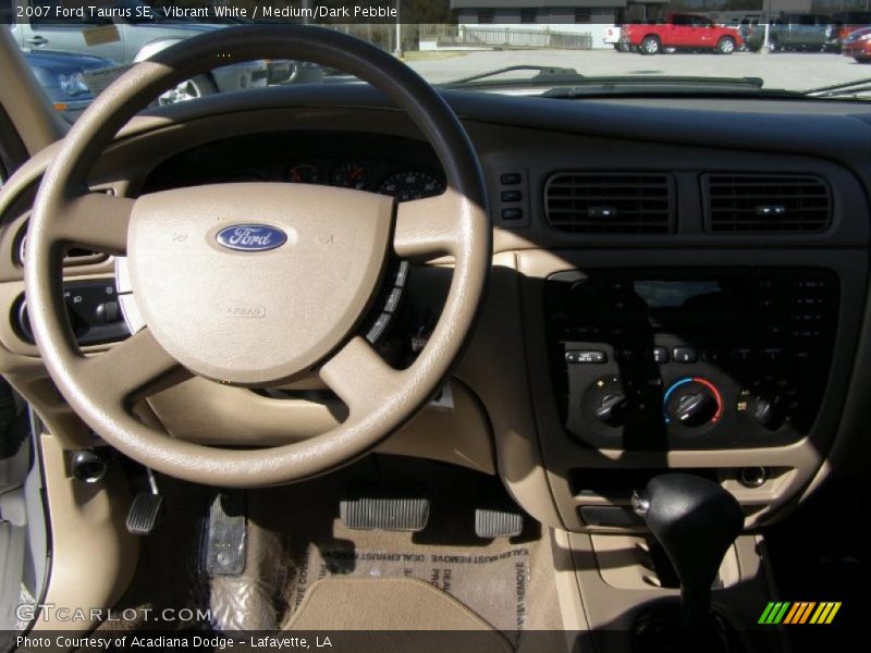 Vibrant White / Medium/Dark Pebble 2007 Ford Taurus SE