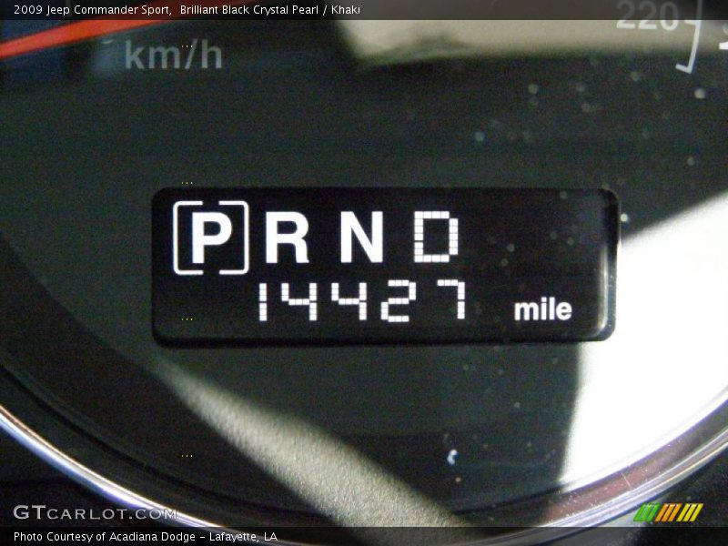 Brilliant Black Crystal Pearl / Khaki 2009 Jeep Commander Sport