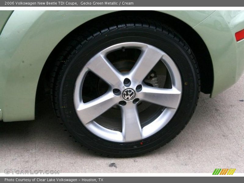 Gecko Green Metallic / Cream 2006 Volkswagen New Beetle TDI Coupe